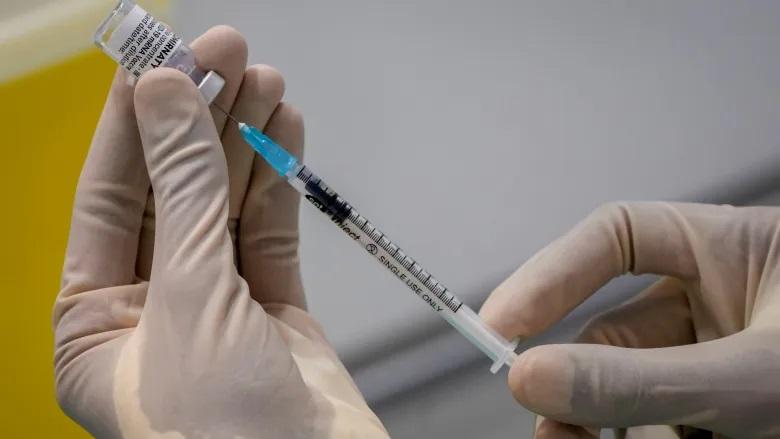 专家认为，本国政府应更着力解决全球疫苗公平问题。


