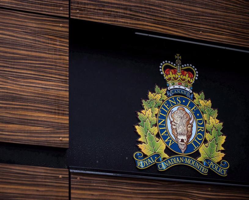 本拿比皇家騎警建議起訴一偷竊包裹男子。  RCMP网站