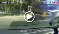 (視頻)交通意外｜大圍電單車與泥頭車相撞 鐵騎士人仰車翻