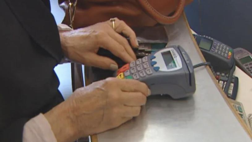 信用卡公司允許商戶和企業申請退款，包括自2021年以來支付的部分費用。CBC