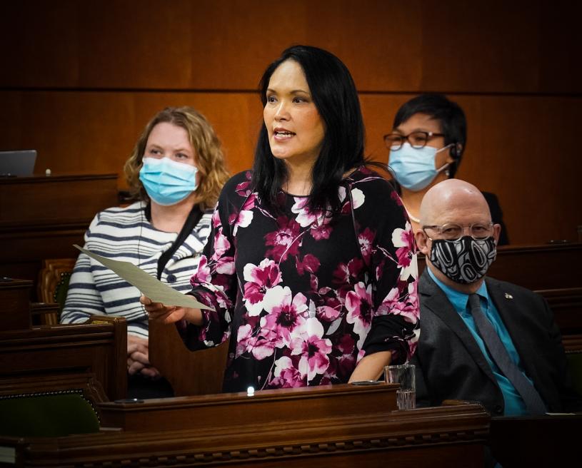 Jenny Kwan stands up to speek in the Chamber during Question Period / se lève pour parler en Chambre durant la période des questions 

 Ottawa, Ontario, on 25 April, 2022. 

© HOC-CDC
Credit: Bernard Thibodeau, House of Commons Photo Services