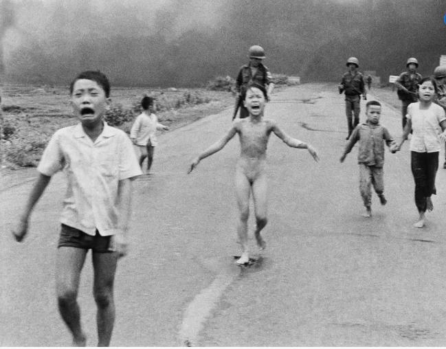 該張照片令大家感受到戰爭的可怕。美聯社資料圖片