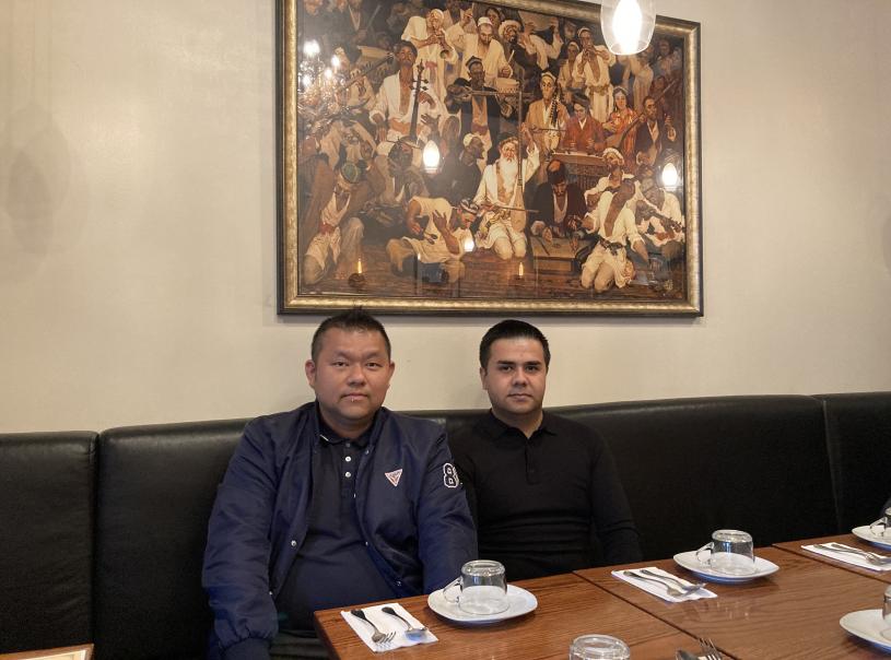 餐厅负责人Tony（右）及顾问江衍致（左）。