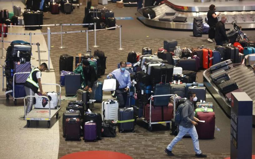 行李延誤令許多飛機乘客十分沮喪。星報資料圖片