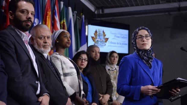 新聞工作者、人權倡議者埃爾和比(Amira Elghawaby)在2017年 2月 8日渥太華記者會上留影。（加通社）