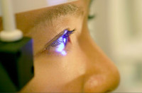 驚！列治文女子眼壓激光治療  醫生搞錯左右眼