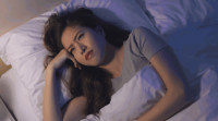 失眠原因｜不只光线扰乱睡眠 研究揭常吃1类食物易失眠