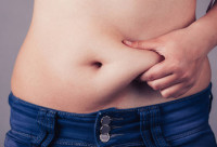 肚腩大要减内脏脂肪？常吃水果易腰粗？医生教5招消脂减肥