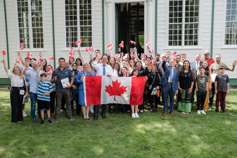 2023年有35.4萬人入籍成為加拿大公民。