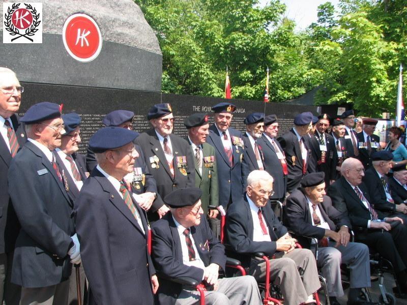 渥太華的C部隊紀念壁於2009年揭幕，當時尚有90名前成員健在。 (圖：HKVCA)