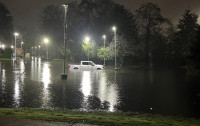 破纪录！温哥华录得近50毫米降雨量 多处水淹停车场变水塘