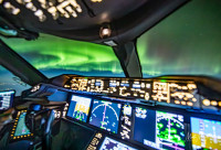 惊叹！卡加利机师从数万呎高空拍到的北极光奇景