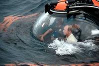 普京坐潛艇探險再展強人形象