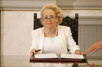 希腊任命首位女性为看守政府总理