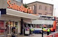 英雙層巴士撞超市2死6傷