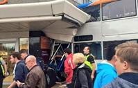 英巴士撞超市情況混亂