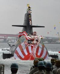 日最新型潜舰“赤龙”号下水　　