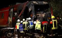 德国火车撞货车　数十人伤亡