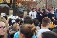 耶魯數千學生反種族歧視遊行