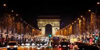 巴黎圣诞灯饰璀璨　扫除恐袭阴霾　