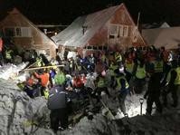 挪威斯瓦尔巴群岛雪崩　1死9伤