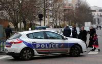 巴黎市郊教師遇襲　兇徒自稱IS成員