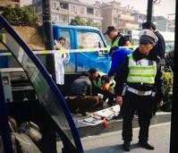杭州工程车冲进巴士站1死5伤　　　