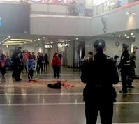 北京首都机场有人放鞭炮被带走