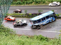 重慶大巴與小型運油車相撞　5死26傷