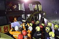 天津长途巴士堕水渠酿26死