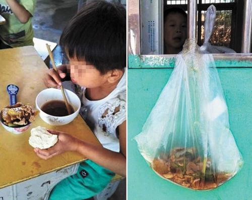 安徽臨泉一名留守兒童午餐時只吃蘸湯饅頭，將菜倒入膠袋中，帶回家孝順祖父母。網上圖片