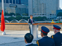 何炜夫妇市长议员华侨学生百人出席   多伦多升五星红旗 贺中国68周年国庆