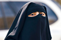 北美首宗穆斯林斥措施侵犯人权    魁省通过新法案 搭公交禁戴面纱