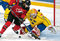 卡贾拉杯冰球赛  加国吞瑞典2蛋