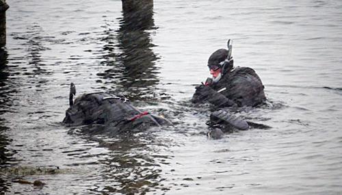 潜水人员周六到新布赖顿公园海边，继续搜索。CBC