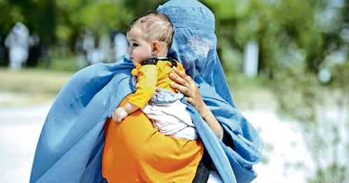 住在缅省温尼辟一对夫妇，他们仍在阿富汗的2岁孙子和母亲生命同受威胁。此图为取自组织者伦兹社交媒体推特（twitter）的相片。   CTV