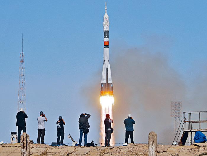 ■“联盟号”太空飞船在哈萨克斯坦拜科努尔太空发射场发射。　法新社