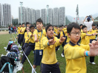 逾2400學生大耍武術活力操 成功破世界紀錄