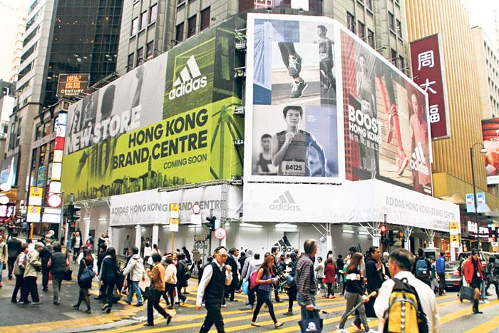■有数据调查显示，港人移民加国数字近年持续上升。图为香港街头一景。网上图片