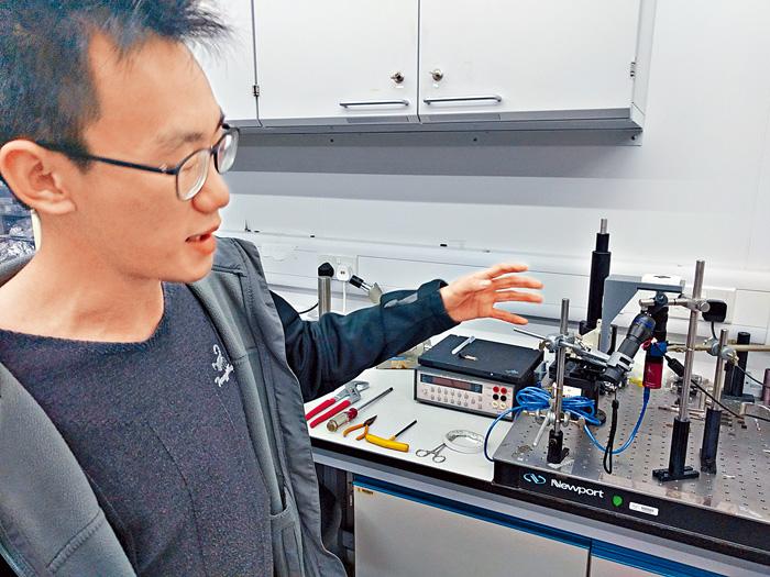 刘伟杰称，可携式荧光显微镜是简化了结构的荧光共聚焦扫描显微镜。 李咏潼摄