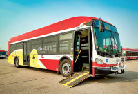 TTC首辆电能巴士投入服务