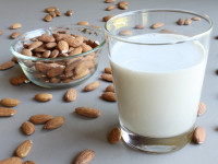 【健康Talk】植物奶代替牛奶？ 米奶杏仁奶蛋白质及钙质远低于牛奶