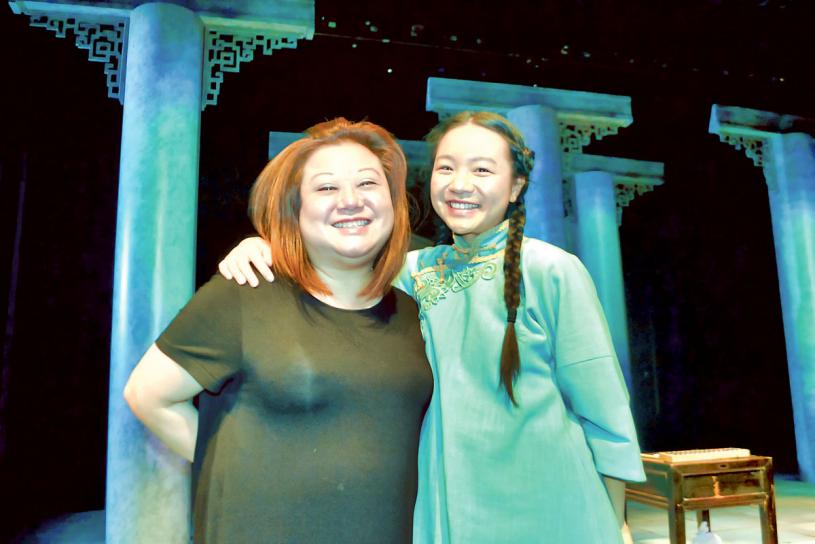 ■陳以珏（左）與唐沛玲在加藝劇院接受記者採訪。
