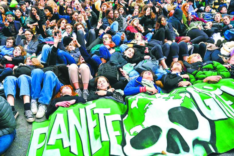 来自加国各地年轻人将参加温哥华气候变化示威，图为日前于满地可举行的活动。星报
