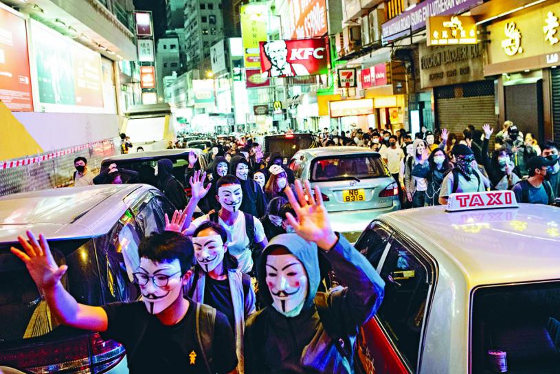 《禁蒙面法》滿月 「V煞」砸店堵路 | 多倫多 | 加拿大中文新聞網 - 加拿大星島日報 Canada Chinese News