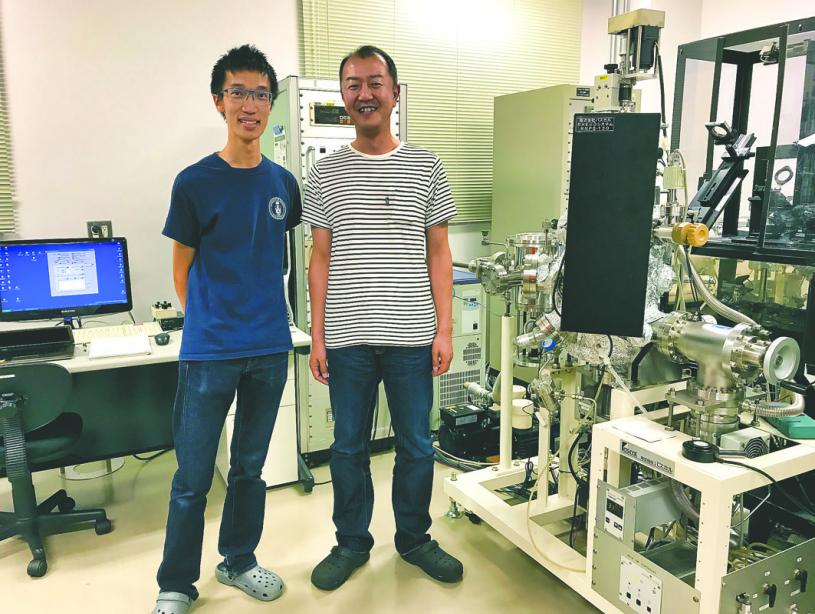 谭积逊(左)早前在日本北海道大学参与研究工作。 多伦多大学