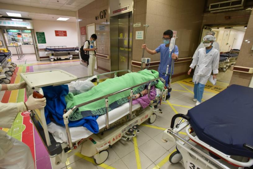 旺角兩非華裔婦疑避緝毒墮樓送院 1人緊急誕嬰 | 多倫多 | 加拿大中文新聞網 - 加拿大星島日報 Canada Chinese News