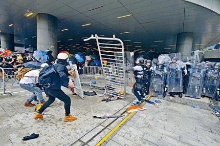 首名反修例示威者認暴動罪