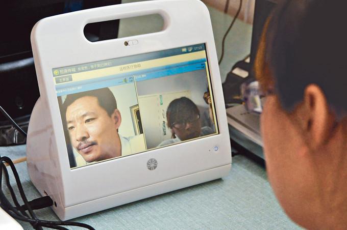 内地近年已应用远程医疗，何仲平亦提倡本港应用，透过视像为覆诊病人会诊。