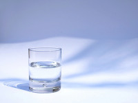 【健康talk】晨早飲杯暖水有益身心 醫師細數8項好處